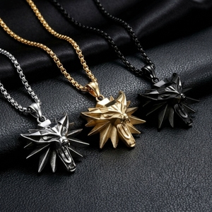 Collar de Acero Inoxidable con Cabeza de Lobo de Witcher 3, Colgante Geométrico con Puntas para Hombre, Joyería de Regalo - Product Image 1