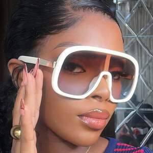 Gafas de Sol Personalizadas con Logotipo, Moda 2025, Unisex, Estilo Y2K, Montura Grande, Punk, Protección UV400, Lentes de Una Pieza, Tamaño Extra Grande - Product Image 1