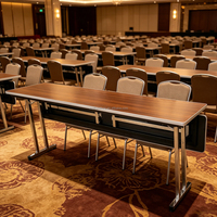 Table de conférence pliante IBM à prix d'usine avec panneau de modestie, pieds chromés et plateau stratifié pour usage bureautique et de formation