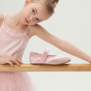 Chaussures plates Mary Jane roses pour bébé fille avec boucle de fermeture – Tendance estivale pour occasions habillées et petites filles d'honneur/fleuristes - Product Image 6