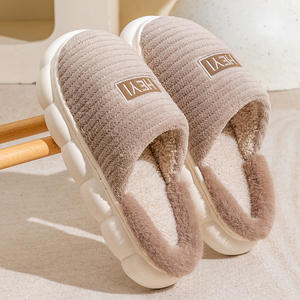 Chaussons en laine à semelle épaisse antidérapante pour l'hiver et l'automne, adaptés à l'intérieur et à l'extérieur, style maison en coton. - Product Image 4