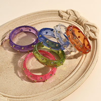Bracelet à rivets géométriques Bracelet en plastique coloré personnalisé à la mode Bijoux pour femmes