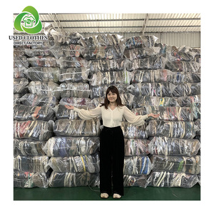 Primera Clase Escuela Bádminton Tenis Infantil Diseño Mixto Lote Zapatos Niños Stock Bebé Niña Skate Zapatos Usados Zambia en Fardos - Product Image 1