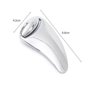 Masajeador facial transfronterizo de Venta caliente con rodillo de Jade y tabla de raspado de Metal herramienta de belleza de relajación muscular de elevación - Product Image 1