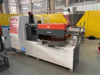 Presse à huile automatique à vis largement utilisée, machine à extraire l'huile haute performance