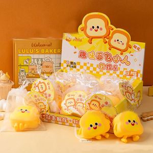 ของเล่นบีบตุ๊กตาคนเล็กสีเหลือง TPR ขนาด 10 ซม. ของขวัญคลายเครียดสุดสร้างสรรค์สำหรับเด็กอายุ 6 ปีขึ้นไป สนุกสนานและผ่อนคลาย - Product Image 3