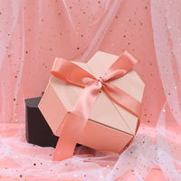 ZNZB005 Boîte cadeau ronde en velours de luxe personnalisée avec ruban gaufré, fleurs séchées, chocolat, savon artisanal, rigide et recyclable