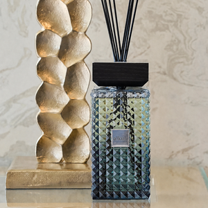 Aikun 1000ml Low MOQ Fast Reply Faceted Glass Nickel Badge Blue Flip Box Any Scent Long Lasting Reed <b>Diffuser</b> Set for Shops - Product Image 3