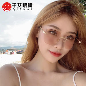 Nouvelles lunettes de soleil sans monture de style européen et américain, protection UV400, chaîne dorée, rivets à points, double gris, unisexe, verres carrés AC - Product Image 3