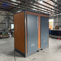 Cabine de toilettes modulaire moderne et écologique à double compartiment pour camp de travailleurs, unité de toilettes portable extérieure pour l'hébergement en atelier