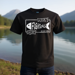 Camiseta Lucky Fishing negra para pescadores con diseño de peces - Product Image 3