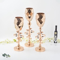 Vase à fleurs géométrique en métal doré de luxe pour centres de table de mariage, support décoratif de table creux électroplaqué de style nordique moderne