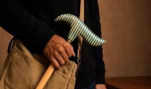 Bastón de madera artesanal de primera calidad con adornos de resina para mayor comodidad y estilo - Product Image 5