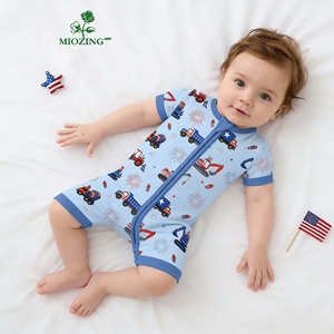 Combinaison bébé garçon en fibre de bambou à motif Jour de l'Indépendance Miozing, fermeture éclair bidirectionnelle, écologique, douce, adaptée aux peaux sujettes à l'eczéma, vente en gros - Product Image 1