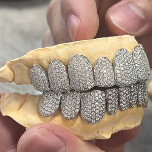 Grillz Personalizzati per Denti Iced Out in Argento Sterling 925 con Diamanti Moissanite VVS e Incastonatura a Nido d'Ape Stile Hip Hop di Alta Gioielleria - Product Image 4