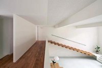 Escalier flottant moderne pour l'intérieur de la maison, design gain de place avec garde-corps en verre, escalier flottant sur mesure
