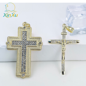 Colgante de Cruz de Cobre en Tono Dorado de Lujo con Incrustaciones de Circonitas Brillantes para un Estilo Hip Hop y Expresión de Fe - Product Image 4