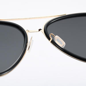 แผ่นรองจมูกซิลิโคนแบบหนีบ รูปทรงสี่เหลี่ยม ป้องกันการลื่น สำหรับแว่นตา ทรงหน้าเหลี่ยม - Product Image 2