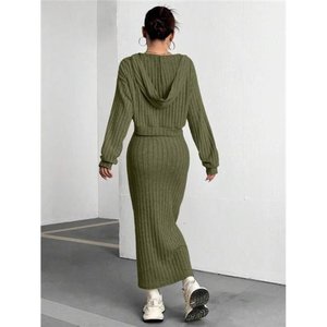 Top de manga larga con cuello en V y Sudadera con capucha verde oscuro de temperamento retro personalizado con <span class=keywords><strong>falda</strong></span> larga del mismo color Conjunto de dos piezas para mujer - Product Image 6