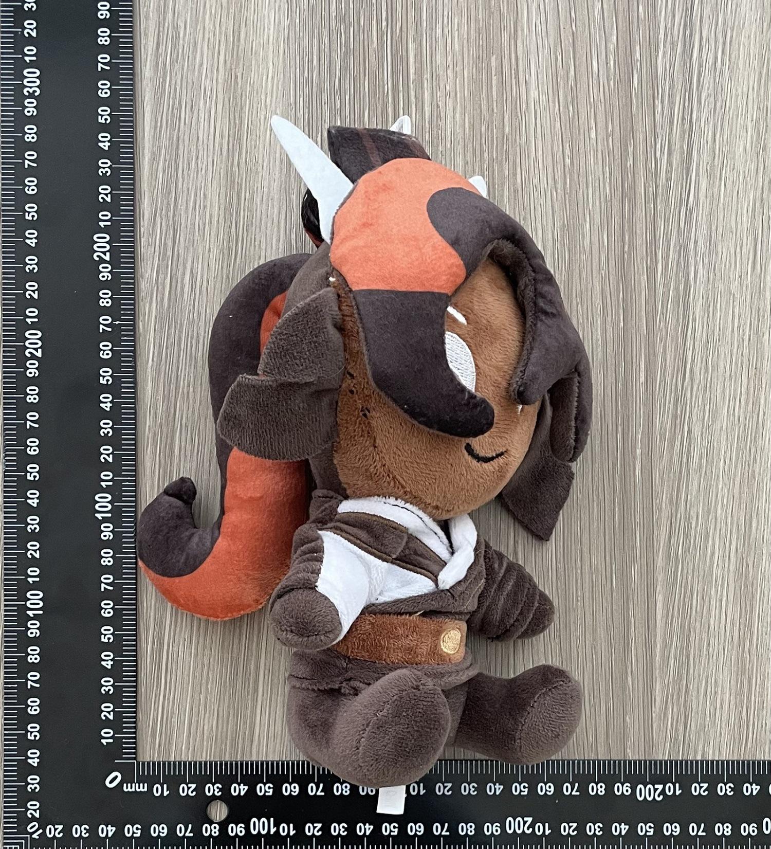 White brown robe boy 21cm 117g-figure