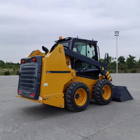 XC740K Compact Skid Steer Loader Wheel Loader Mesin Motor Gearbox Pompa yang Andal Kapasitas 750kg untuk Konstruksi dan Lanskap