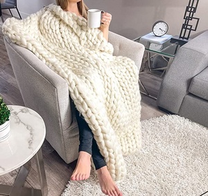 Couverture tressée confortable personnalisée en gros Couverture lestée tricotée sur le bras en tricot épais <span class=keywords><strong>blanc</strong></span> super doux en laine mérinos 100% - Product Image 3