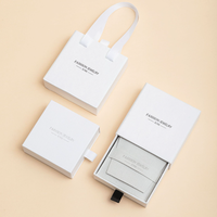 Boîtes de rangement pour boucles d'oreilles de luxe avec logo personnalisé imprimé, très vendues, avec sac en velours flanelle, boîte à bijoux en carton