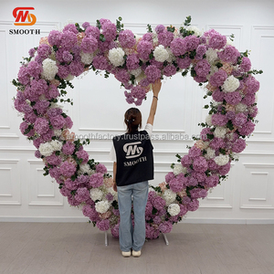Arche de mariage LEDA en hydrangeas violets et blancs faits main, en forme de cœur, technique douce, toile de fond florale pour propositions en extérieur - Product Image 2