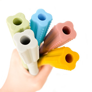 Juguete de Dentición de Silicona con Forma de Cohete, Tubo Hueco, con Cadena de Cuerda, Libre de BPA, Seguro para Masticar, para Bebés de 3 a 12 Meses - Product Image 3