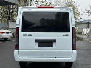 Véhicule utilitaire commercial diesel manuel <span class=keywords><strong>2</strong></span>.0T 2023, 6 <span class=keywords><strong>places</strong></span>, essieu court, toit bas, portes arrière à double battant, pour la vente à l'étranger - Product Image 2