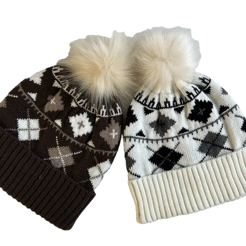 Venta al por mayor caliente de la moda de punto Beanie Hat Diseño geométrico Negro y blanco sombrero de lana con Pom Pon