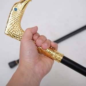 Bastón de cabeza de águila de Ojo Azul dorado-Mango de metal intrincado con acento de zafiro para fiestas Accesorio de disfraz de acabado lujoso - Product Image 3