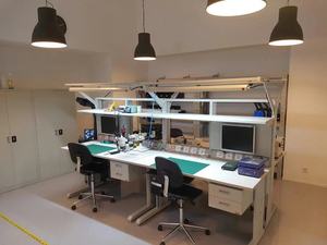 Bàn làm việc nhà xưởng chắc chắn, chống tĩnh điện, bằng kim loại - Product Image 3