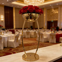 Support à fleurs en métal plaqué or, vase, centre de table pour la décoration de réception de mariage