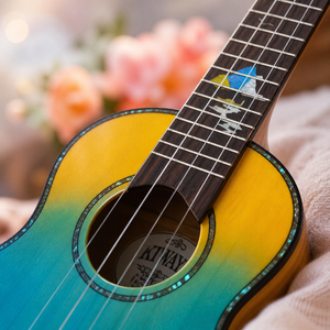 Ukulele de concert personnalisé de 23 pouces avec dessus en érable tigré brillant, finition dégradée, OEM ODM pour l'apprentissage musical - Product Image 4
