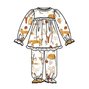 طقم بيجامات نوم للبنات الصغيرات بتصميم مكشكش وسموكينج لطيف من حرير الحليب المصقول، بجودة عالية وتطريز مخصص - Product Image 2