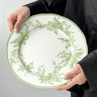 Assiette de présentation en céramique élégante de style vert muguet pour restaurant et événements de mariage