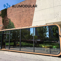Bâtiment modulaire préfabriqué avec revêtement en aluminium imitation bois, espace pour magasin commercial, salle d'exposition, solution clé en main