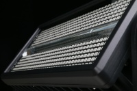 Stroboscope à inclinaison hybride STRIKE M couleur professionnelle 8 segments 1000W RGBW LED stroboscope à tête mobile avec inclinaison à 185 degrés IP65