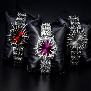 Montre gothique Y2K personnalisée en albâtre avec mouvement à quartz pour homme, décoration unique, montre-bracelet à griffes, style gothique, fabrication artisanale - Product Image 1