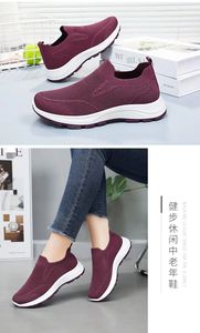Nouvelles chaussures décontractées respirantes à enfiler pour couple, confortables pour la marche en extérieur, style décontracté pour femmes - Product Image 4