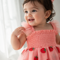 Robe d'été pour nouveau-né, barboteuse à corsage smocké, bretelles à volants en tulle, jupe à motif fraise, entrejambe à boutons-pression, robe d'été pour bébé