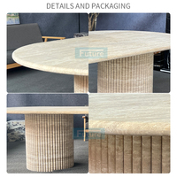 Table à manger de luxe Wabi Sabi personnalisée en travertin beige naturel de forme ovale avec socle bas, mobilier en pierre