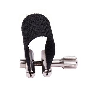 <span class=keywords><strong>Ligature</strong></span> <span class=keywords><strong>pour</strong></span> <span class=keywords><strong>saxophone</strong></span> <span class=keywords><strong>Ligature</strong></span> compacte et durable <span class=keywords><strong>pour</strong></span> <span class=keywords><strong>saxophone</strong></span> <span class=keywords><strong>alto</strong></span> Embouchure en métal - Product Image 5