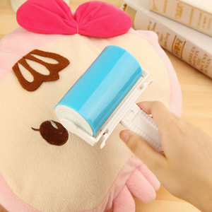 Rouleau anti-peluches portable pour vêtements, brosse de nettoyage électrostatique manuelle avec rouleaux remplaçables pour usage domestique - Product Image 1