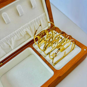 Dernières Boucles d'Oreilles de Créateur Plaqué Or 18 Carats en Acier Inoxydable de 5 cm pour Femme, Marque de Mode - Product Image 2