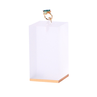 Support de présentoir à bijoux moderne Romi, support personnalisé de luxe en acrylique pour l'affichage de bijoux
