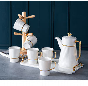 Ensemble de 6 tasses à café en céramique peintes à l'or de style européen haut de gamme avec plateau et poignée - Product Image 4