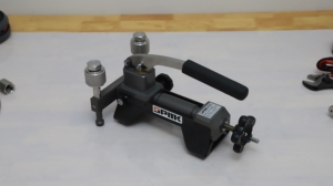 เครื่องมือวัดแบบพกพาความแม่นยำสูงพร้อมจอ LCD ช่วงการวัด 0-600 PSI สำหรับน้ำมัน/น้ำ/แก๊ส - Product Image 6