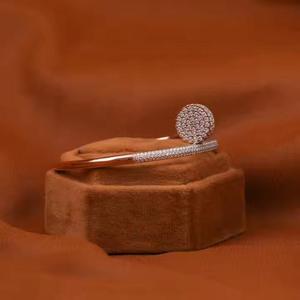 Bracelet cubain à maillons papillon serti de diamants personnalisé à la mode Or 14 carats Certifié GIA Bijoux de luxe unisexe Cadeau - Product Image 3